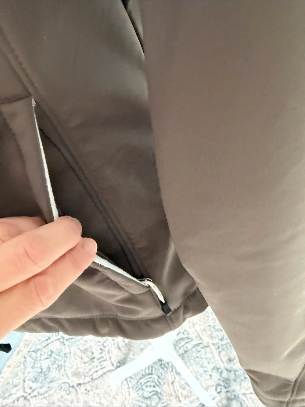 The North Face Women's Utility Softshell Jacket - Taupe